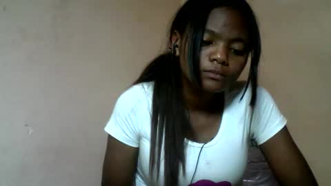 Snapshot of herisse01 chatting on June 5, 7:41 pm herisse01 online show from June 5, 7:41 pm