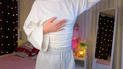 Nicole online show from April 7, 8:42 pm