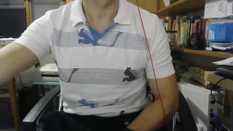 Snapshot of hero0111 chatting on September 27, 6:18 am hero0111 online show from September 27, 6:18 am