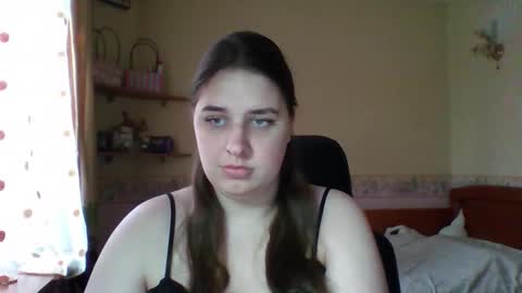 hess_luna_ online show from February 12, 10:10 am