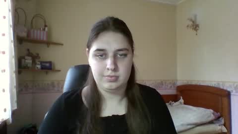 hess_luna_ online show from March 2, 10:11 am