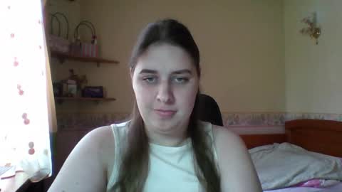 hess_luna_ online show from April 9, 9:15 am