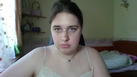 hess_luna_ online show from July 16, 9:04 am