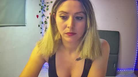 Snapshot of hestesiaxx chatting on December 14, 1:50 am Hestesiaxx online show from December 14, 1:50 am