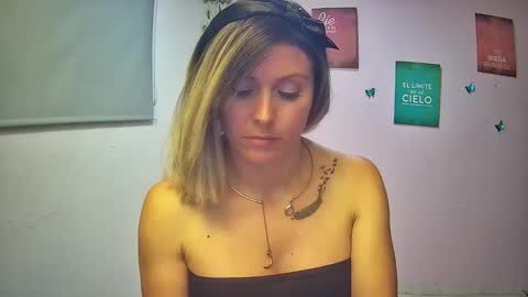 Snapshot of hestesiaxx chatting on September 17, 2:35 am Hestesiaxx online show from September 17, 2:35 am