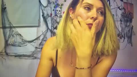 Snapshot of hestesiaxx chatting on October 16, 2:12 am Hestesiaxx online show from October 16, 2:12 am