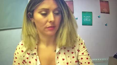 Hestesiaxx online show from November 22, 1:04 am