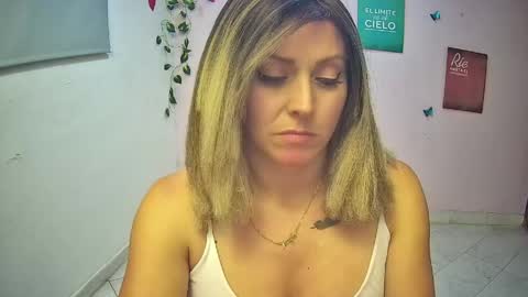 Snapshot of hestesiaxx chatting on May 4, 3:02 am Hestesiaxx online show from May 4, 3:02 am