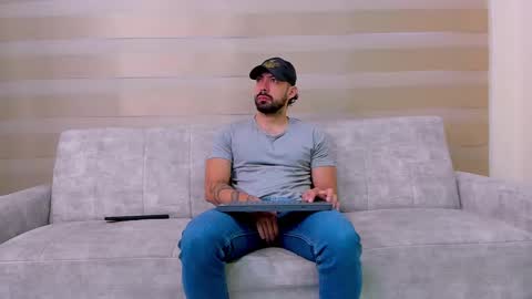 heteros men online show from March 1, 1:29 pm