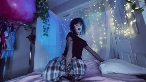 salem online show from December 1, 3:00 am