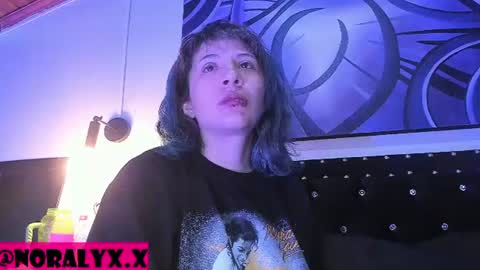 Snapshot of hey_noraly chatting on July 6, 4:09 am Noraly online show from July 6, 4:09 am