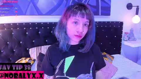 Snapshot of hey_noraly chatting on July 11, 4:37 am Noraly online show from July 11, 4:37 am
