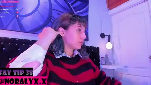 Snapshot of hey_noraly chatting on July 18, 5:00 am Noraly online show from July 18, 5:00 am