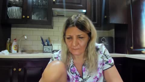 Snapshot of heyheygrey chatting on January 9, 1:02 pm Heyheygrey online show from January 9, 1:02 pm