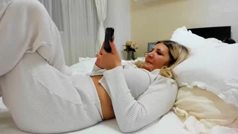 Snapshot of heyheygrey chatting on January 14, 4:57 am Heyheygrey online show from January 14, 4:57 am
