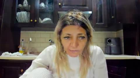 Snapshot of heyheygrey chatting on January 25, 2:15 am Heyheygrey online show from January 25, 2:15 am