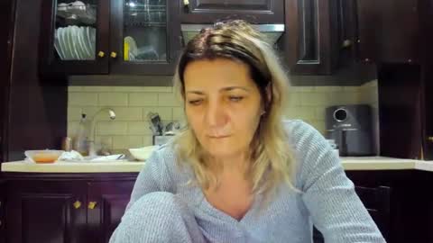 Snapshot of heyheygrey chatting on February 1, 2:37 am Heyheygrey online show from February 1, 2:37 am