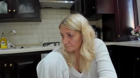 Snapshot of heyheygrey chatting on September 9, 1:43 pm Heyheygrey online show from September 9, 1:43 pm