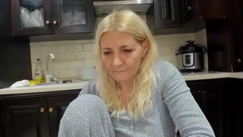 Snapshot of heyheygrey chatting on October 4, 5:55 pm Heyheygrey online show from October 4, 5:55 pm