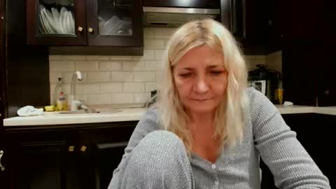 Snapshot of heyheygrey chatting on October 9, 5:22 pm Heyheygrey online show from October 9, 5:22 pm