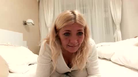 Snapshot of heyheygrey chatting on October 10, 6:12 am Heyheygrey online show from October 10, 6:12 am
