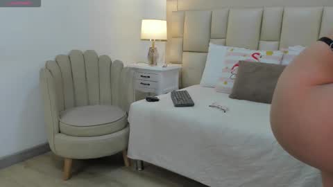 Snapshot of heysel_ chatting on February 16, 3:35 am heysel online show from February 16, 3:35 am