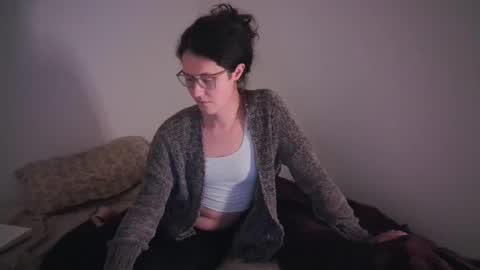 Snapshot of heythereada chatting on February 22, 8:40 am Ada Sophie online show from February 22, 8:40 am