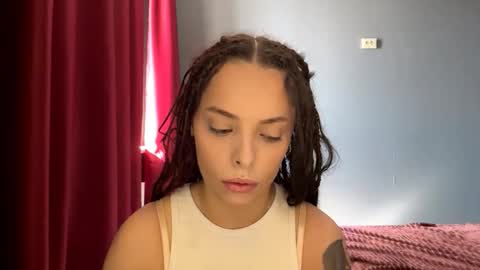 Snapshot of heyvibeee chatting on October 22, 8:47 am Gina online show from October 22, 8:47 am