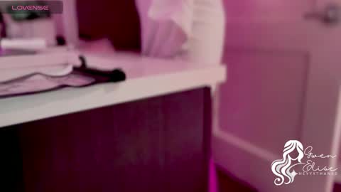 Gwen Elise online show from November 6, 1:17 am