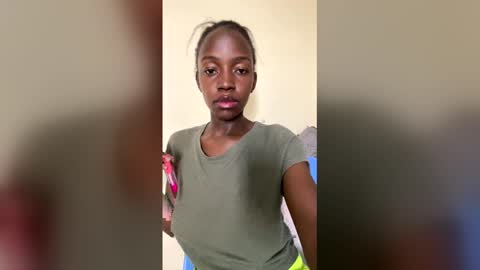 Snapshot of hhaanneeyy chatting on March 29, 9:53 am hhaanneeyy online show from March 29, 9:53 am