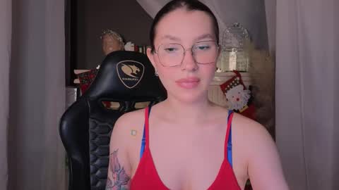 Evangelina or Evie online show from December 18, 12:44 pm