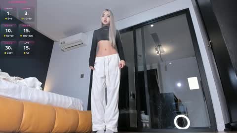 Snapshot of hi_miki chatting on January 7, 9:23 am Mikio online show from January 7, 9:23 am