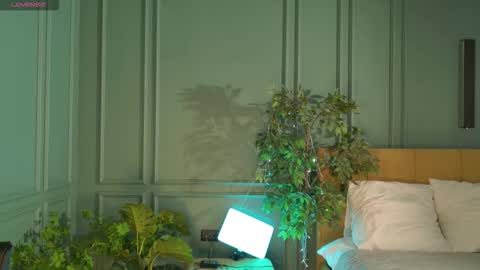 Snapshot of hidden_charm_ chatting on November 12, 11:32 am My name is Angelina but I like when you call me Angel online show from November 12, 11:32 am