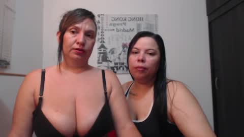 Snapshot of hidden_tinna chatting on May 2, 10:20 am Tinna online show from May 2, 10:20 am