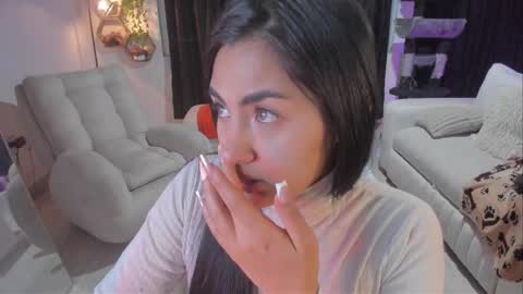 Snapshot of hiddenpassionxx chatting on March 15, 9:37 am samy and damiam online show from March 15, 9:37 am