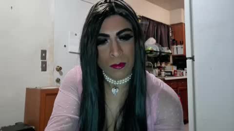 Snapshot of hihheelstranny chatting on February 15, 8:00 am hihheelstranny online show from February 15, 8:00 am