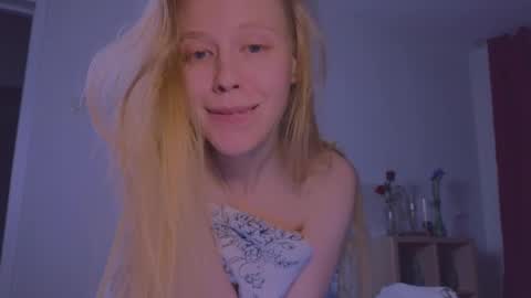 Snapshot of hihi_im_chloe chatting on March 4, 3:00 am Chloe online show from March 4, 3:00 am