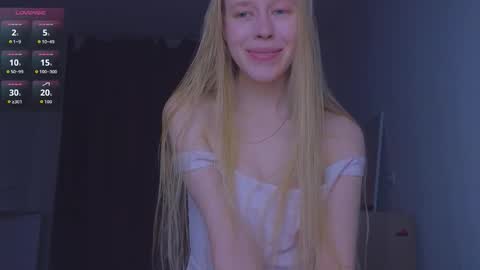 Snapshot of hihi_im_chloe chatting on October 17, 12:14 am Chloe online show from October 17, 12:14 am