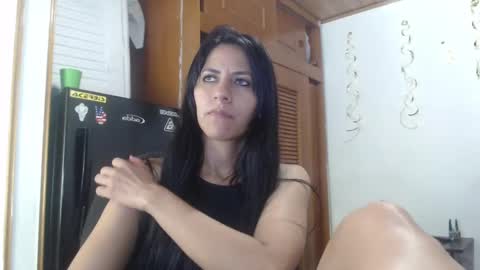 hilaril18 online show from December 5, 7:27 am