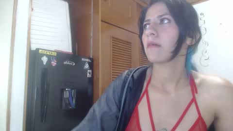 hilaril18 online show from December 22, 4:17 am