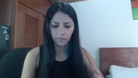 hilaril18 online show from January 17, 1:46 pm