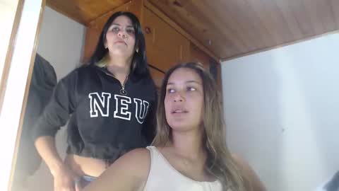 hilaril18 online show from September 26, 11:31 pm