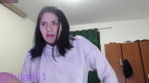 hilaril18 online show from March 12, 9:43 pm