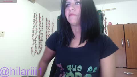 hilaril18 online show from April 13, 11:54 pm