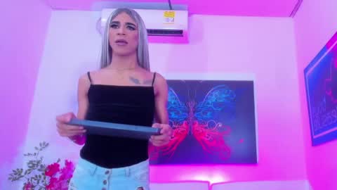 hilari_sweet online show from April 21, 5:36 am