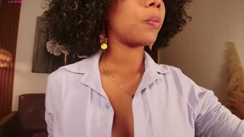 Snapshot of hilaryebony_ chatting on May 20, 8:04 pm - 29p online show from May 20, 8:04 pm