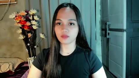 hilarymolly online show from April 8, 4:51 pm