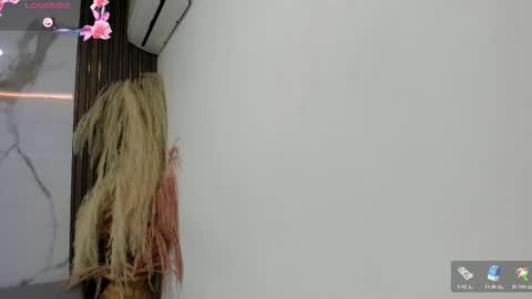 Hilary Thomsom online show from January 7, 12:07 pm