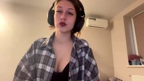 Snapshot of hildredmabray chatting on October 5, 8:56 am Hi Im Elizabeth online show from October 5, 8:56 am