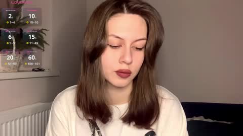 Hi Im Elizabeth online show from April 3, 4:16 pm